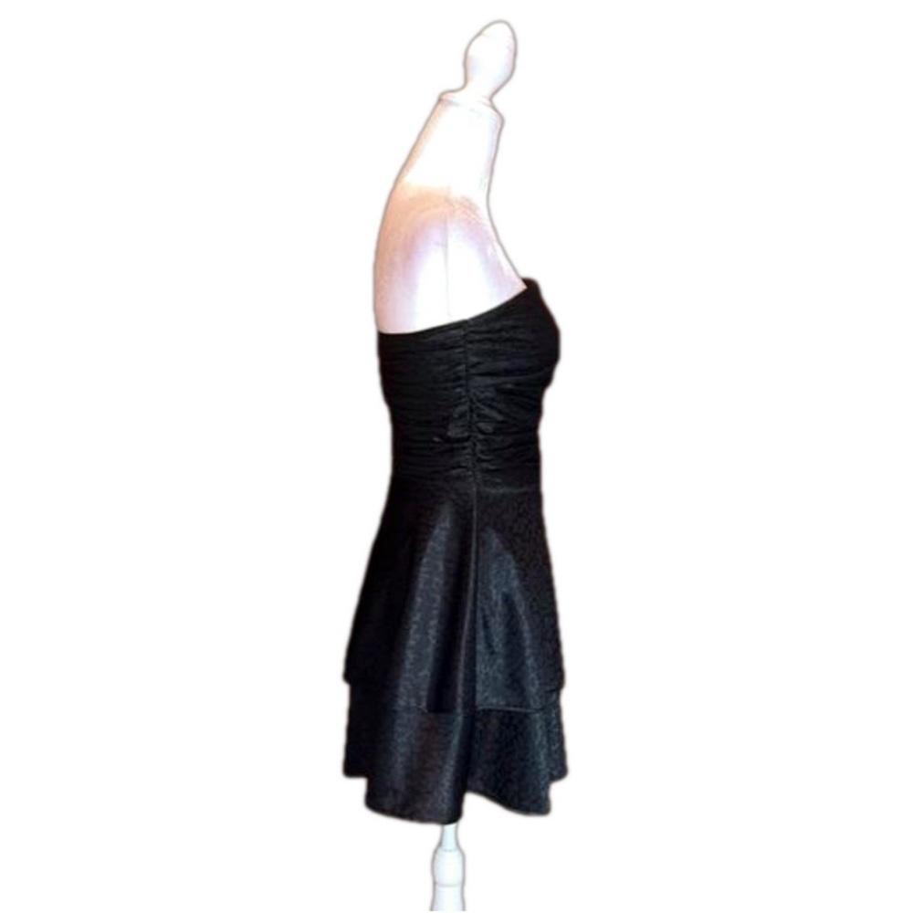 URBAN RENEWAL Adorable & Sexy Black
Strapless Mini Dress Size S - Picture 4 of 6